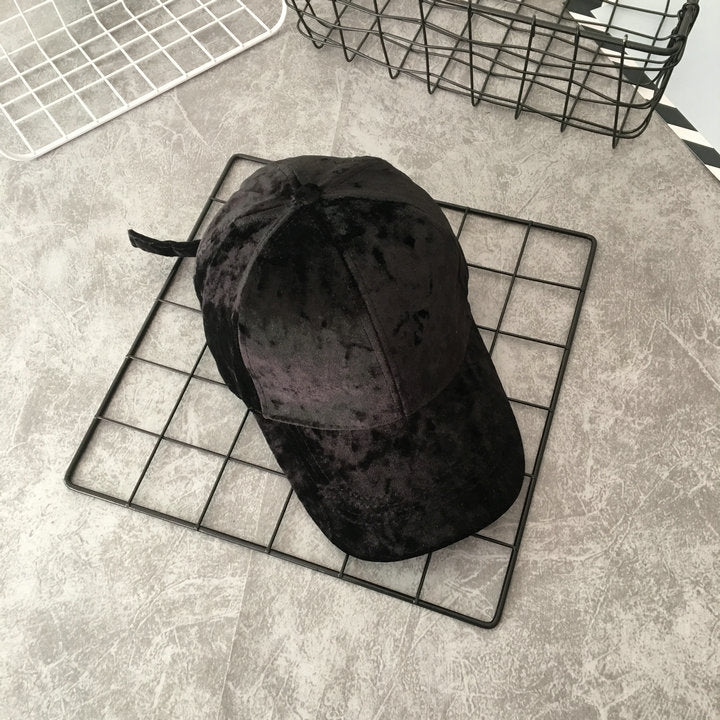 Sametová čepice pro ženy