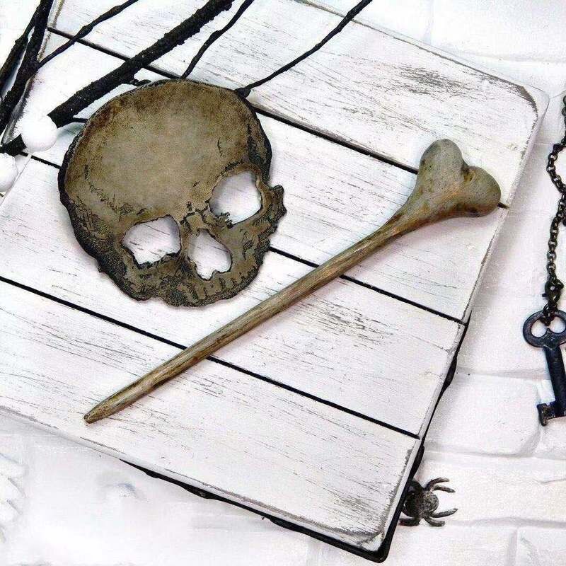 Spona do vlasů s lebkou