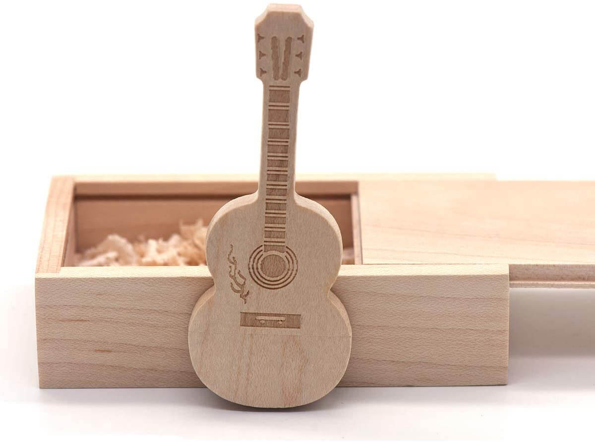 USB paměť pro dřevěnou kytaru