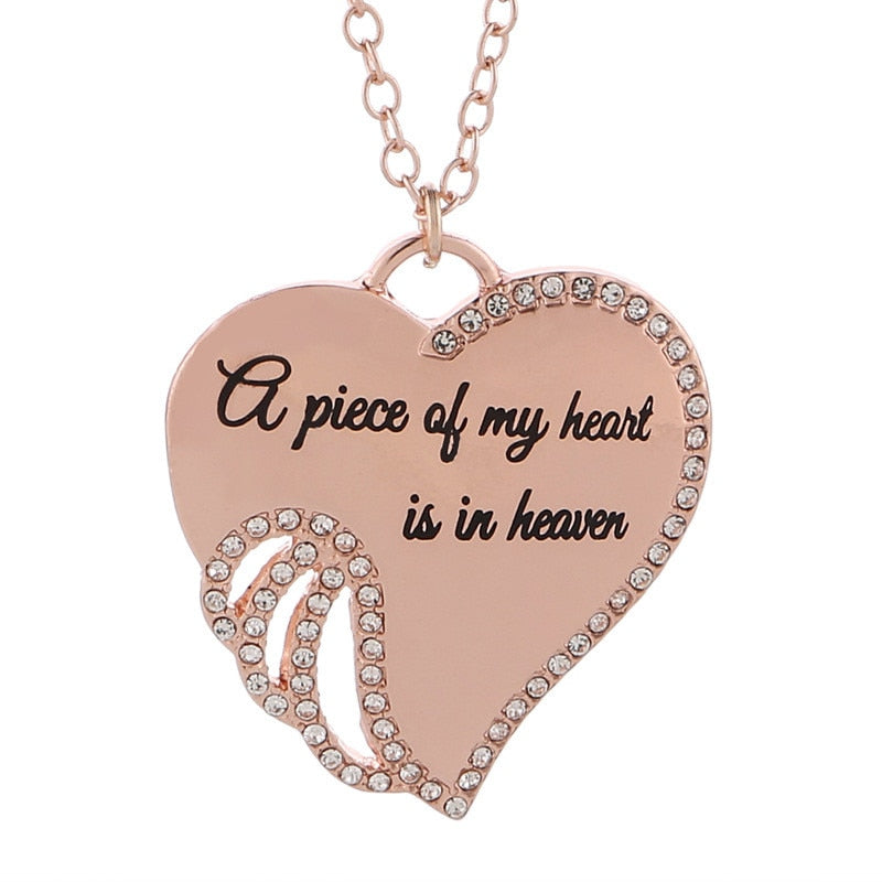 Náhrdelník se srdcem z andělských křídel