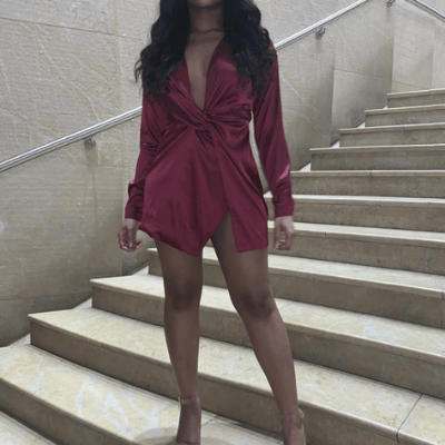 Letní šaty z růžovočerveného saténu