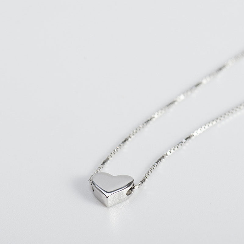 Minimalistický náhrdelník Love
