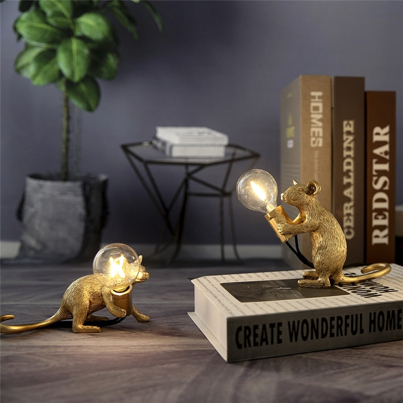 Roztomilá stolní lampa s myší