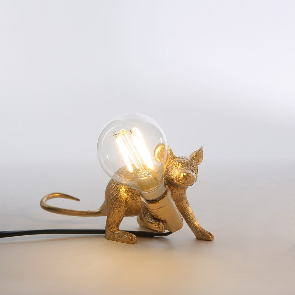 Roztomilá stolní lampa s myší