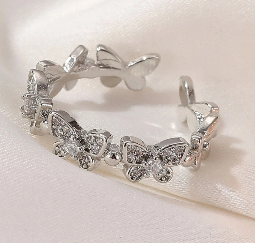 Jemný prsten s motýlem