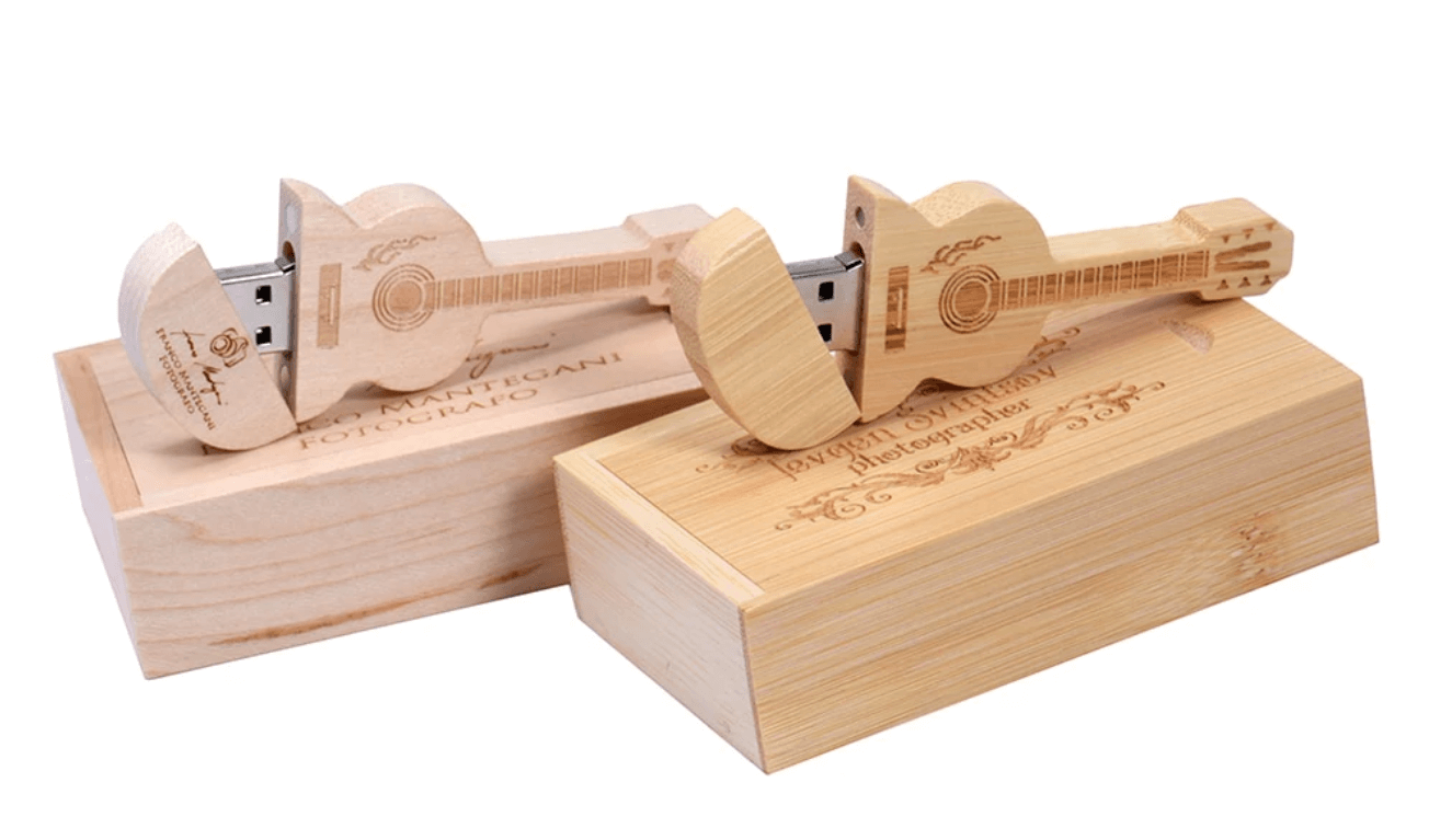 USB paměť pro dřevěnou kytaru
