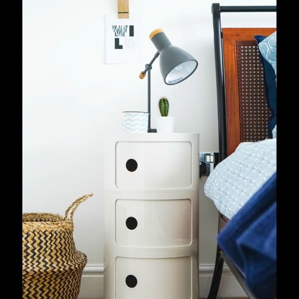 Moderní válcová skříň se 3 úrovněmi